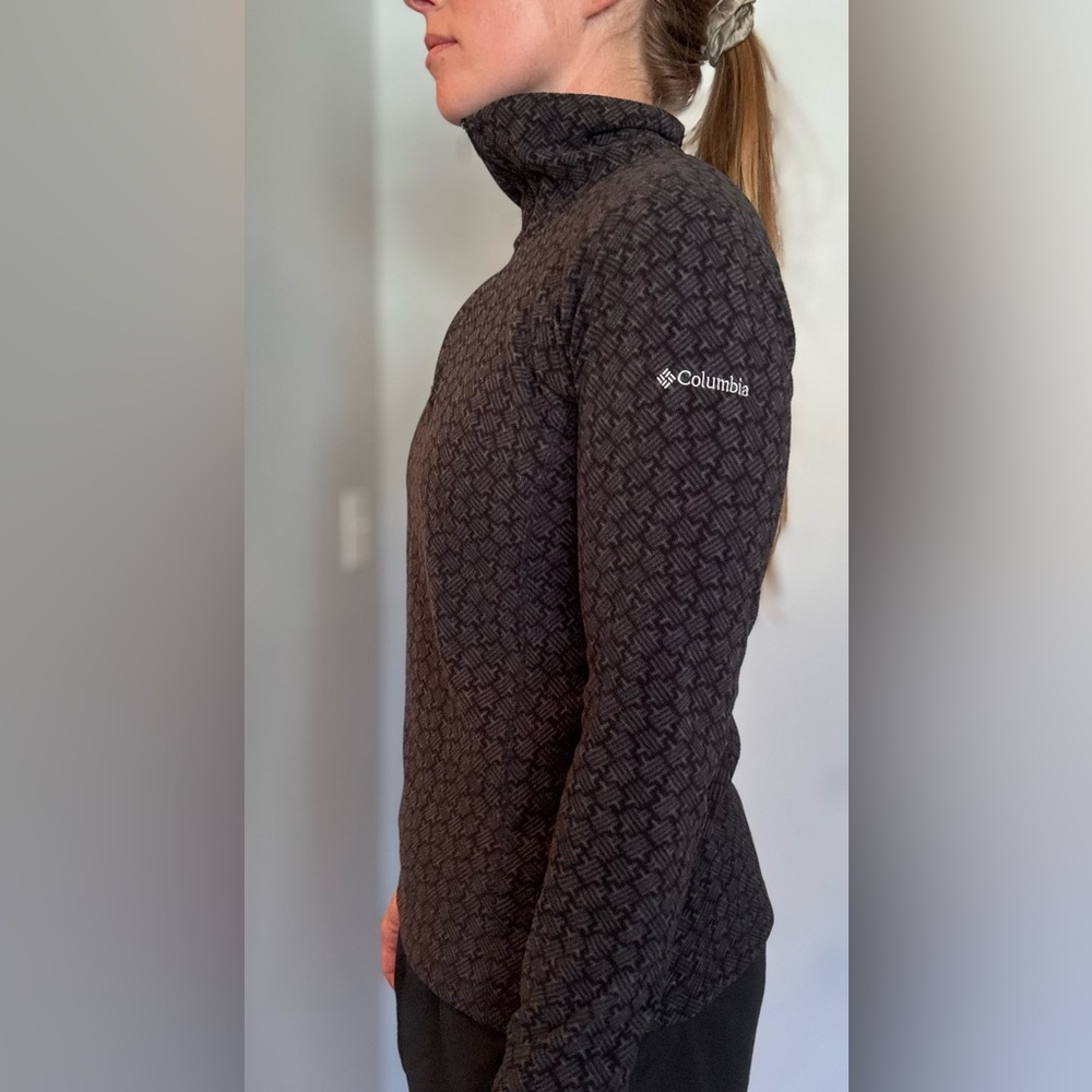 Columbia Women's Black Geometric Long Sleeve